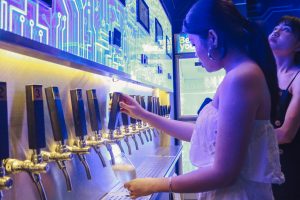 Thưởng thức bia thủ công từ ATM tại Sài Gòn